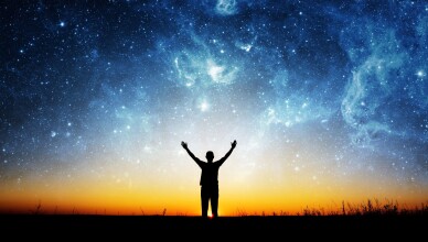 Las Observaciones de un Viajero que le Pregunta al Universo sobre Su Creador.